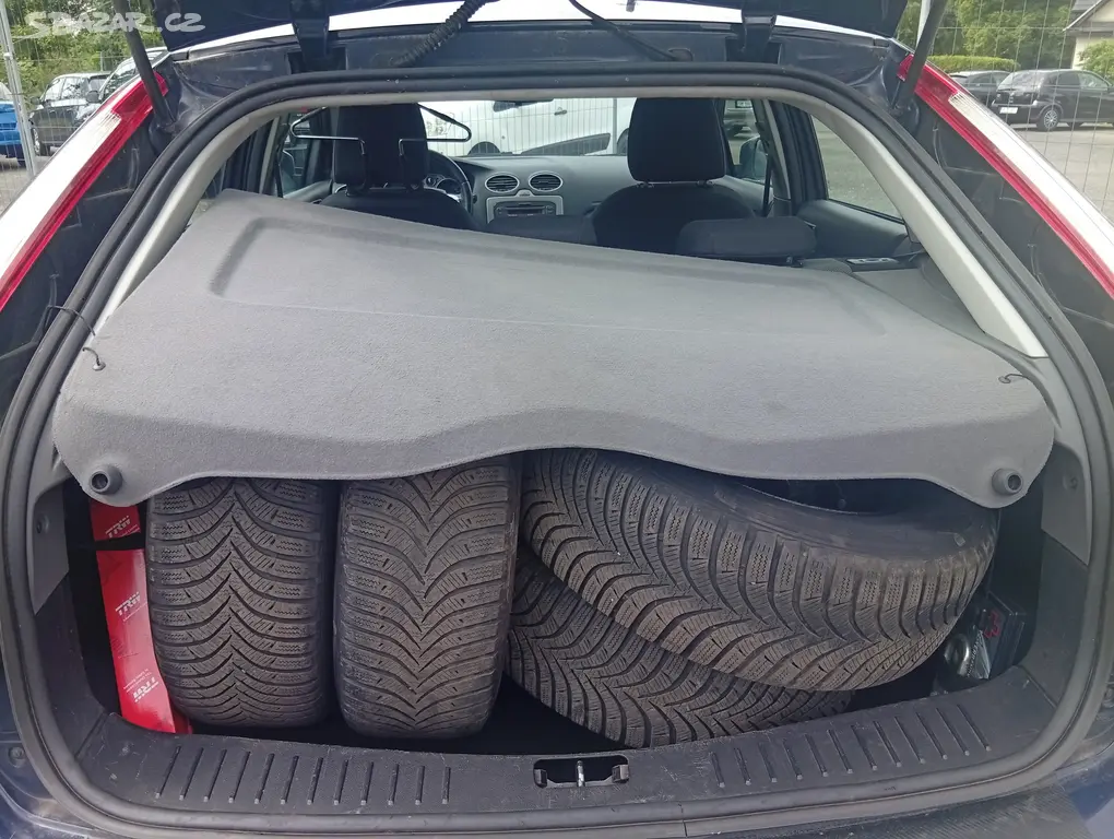 Ford Focus 1,6 benzín 74Kw - fotka 6