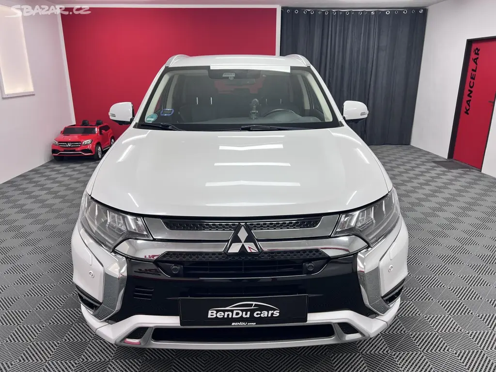 Mitsubishi Outlander, 2,4 PHEV 165 kW 4x4 - fotka 2