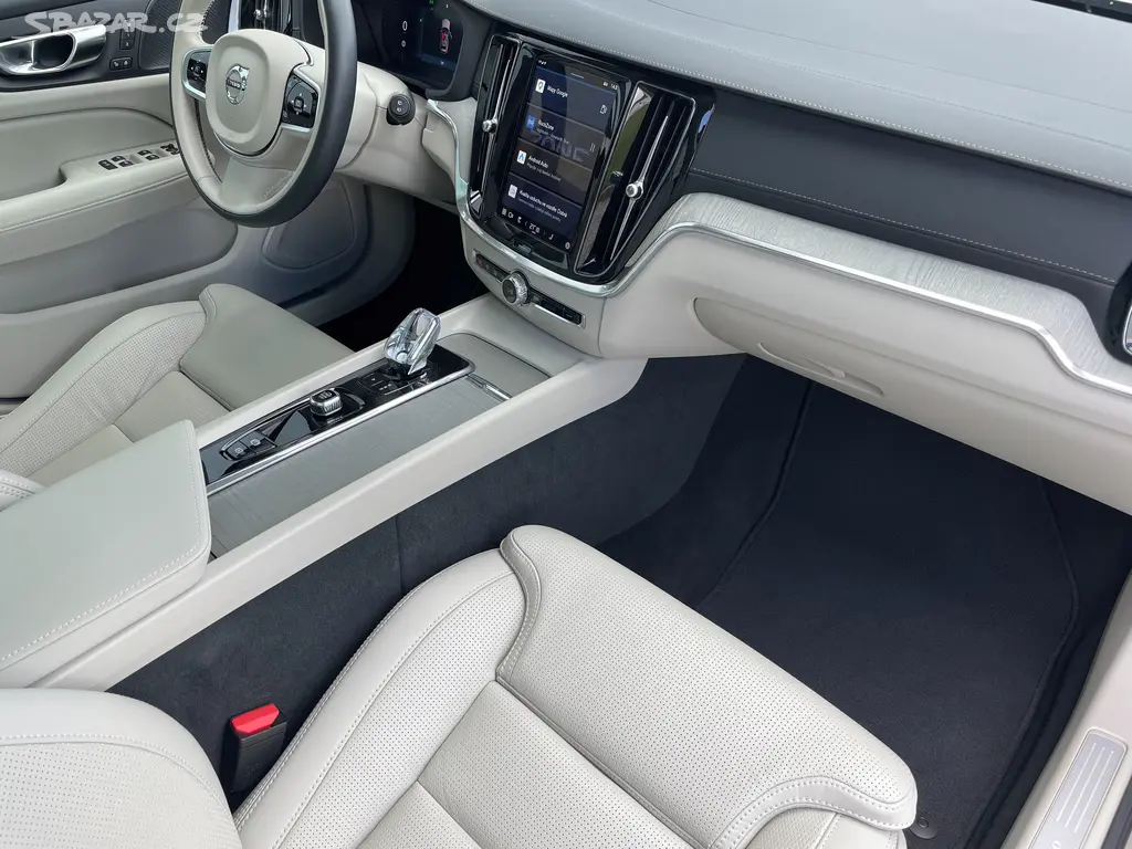 Volvo V60, B4 FWD ULTRA Dark - fotka 6