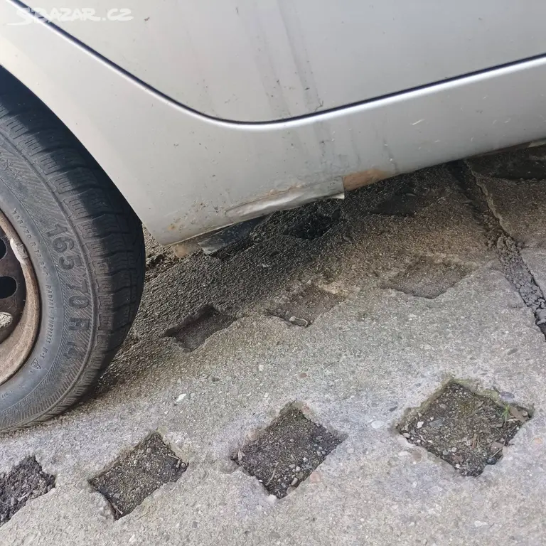 Fiat Punto 1,2, benzín r.2002 - fotka 4