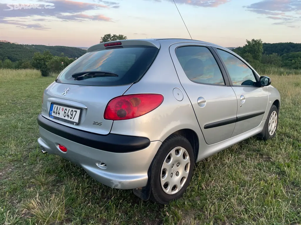 Peugeot 206 1.1, 44 kW, benzin, TOP stav - fotka 4