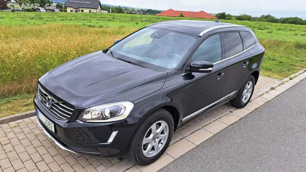 VOLVO XC60 2.4 D4 133kW AWD, MANUÁL výbava SUMMUM