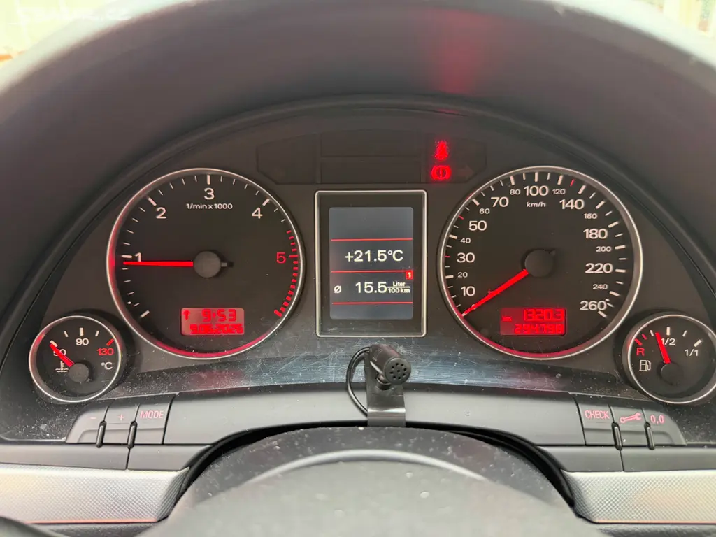 Audi A4 Avant 2,0 TDi 103 kW - fotka 6