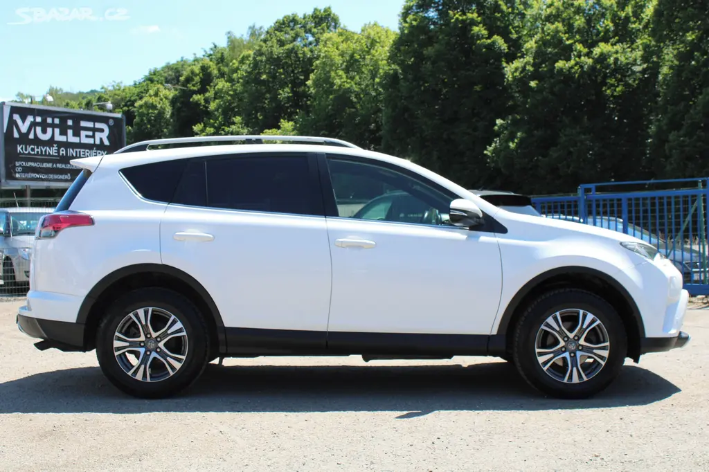 Toyota RAV4 2,0 D-4D NOVÉ V ČR,TAŽNÉ,2016 - fotka 4