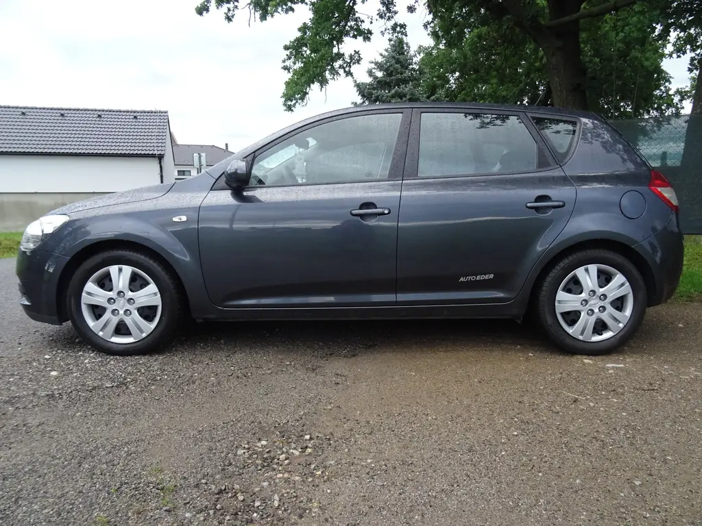 Kia Cee´d 1.4 CVVT 66kW 1x maj. 2x kola, klima - fotka 3