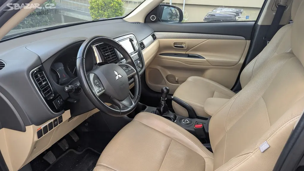 Mitsubishi Outlander 4x4 diesel 2,2,manuál, 7míst - fotka 4