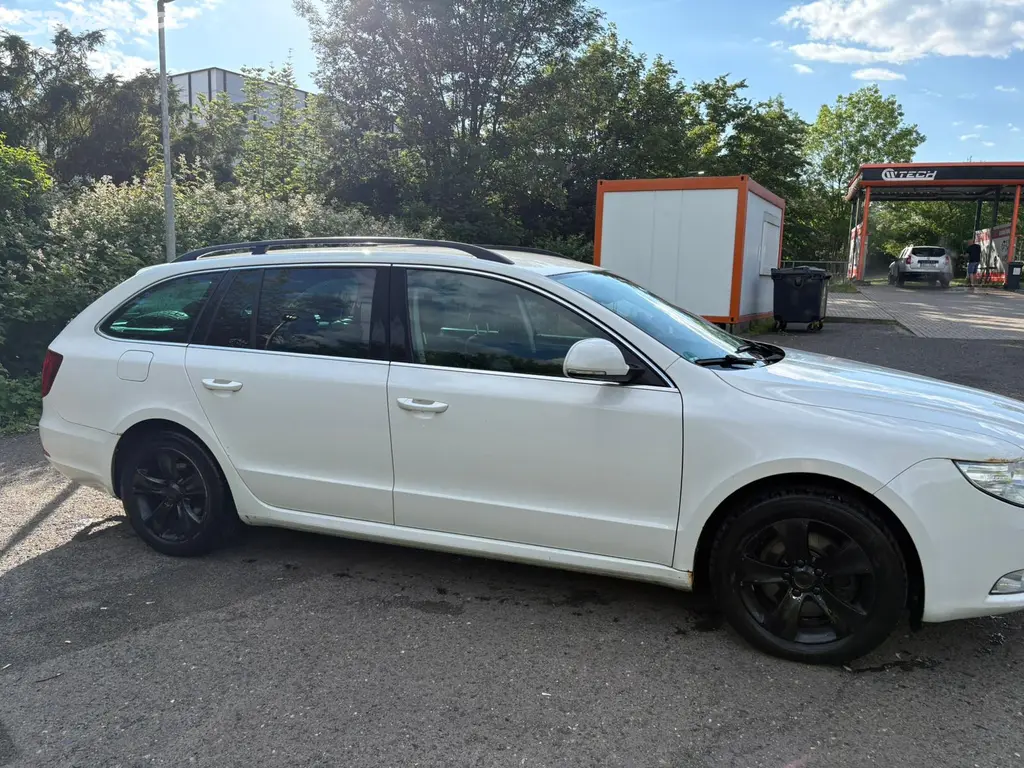 Škoda Superb 2 - 2.0 TDI, r.v. 2011, 125 kW - fotka 2