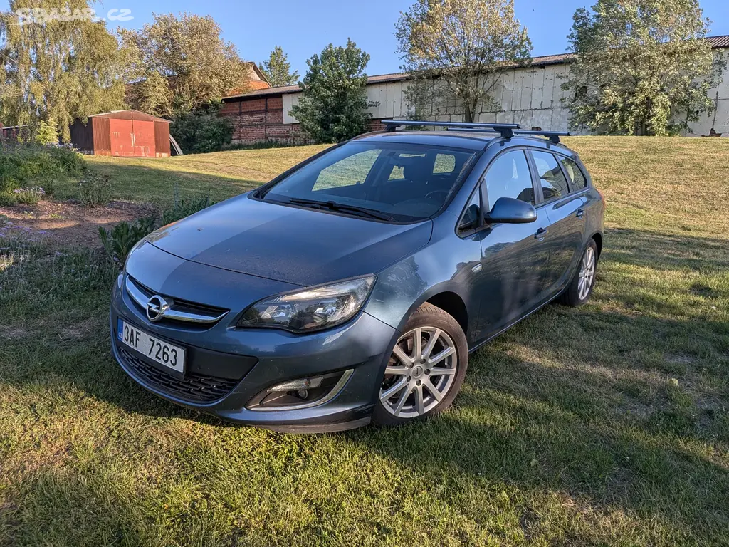Prodám Opel Astra ST J 1.7cdti 81kw r.v.2013 - fotka 2
