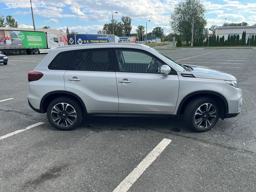 Suzuki Vitara 4x4 Panorama 54 tis. km 2022 - fotka 6