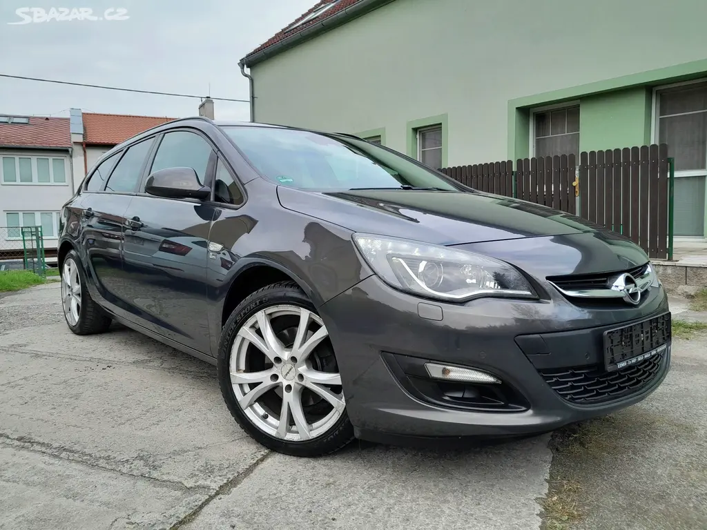 Opel Astra J 2.0CDTI 121kw naj.223tis. NOVÁ STK
