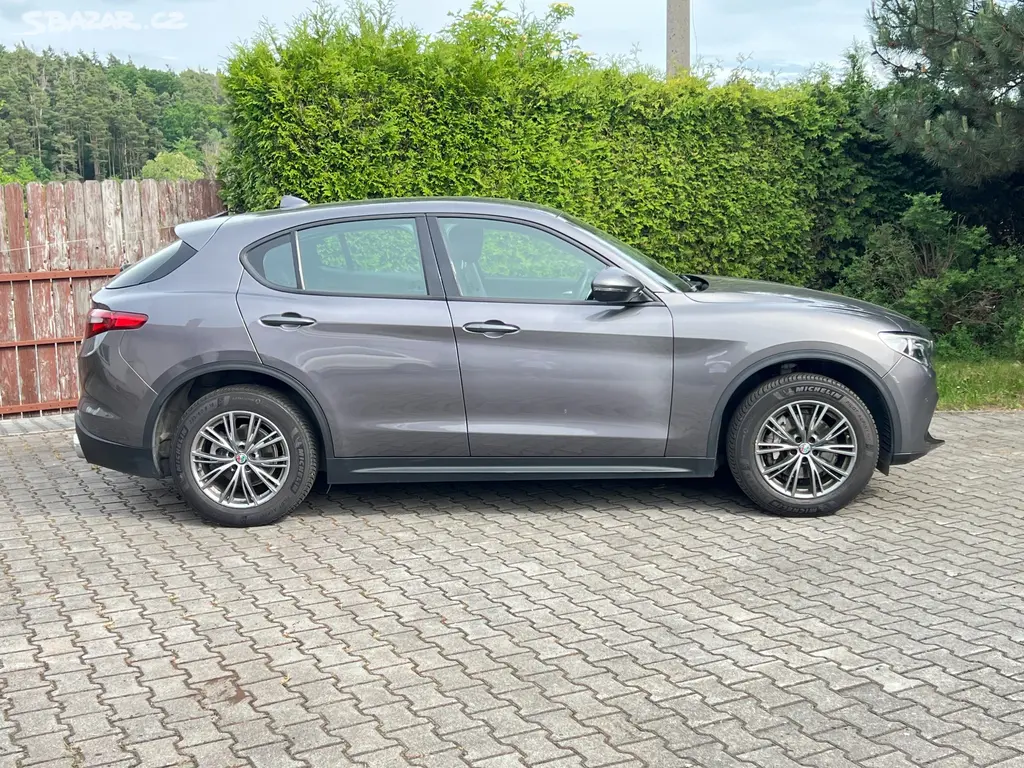 Alfa Romeo Stelvio 2,2 JtDm Q4 EXECUTIVE - fotka 6