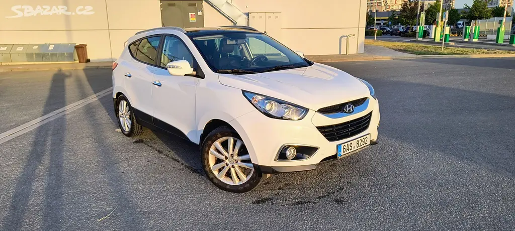 Hyundai IX35, 2.0 4x4, plná výbava + kola a z.pneu