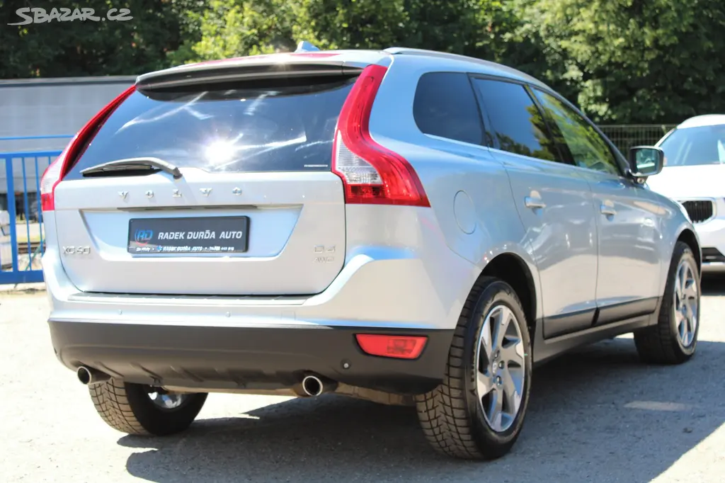 Volvo XC60 2,4 D4 ČR,A/T,4x4,OCEAN RACE,2012 - fotka 5