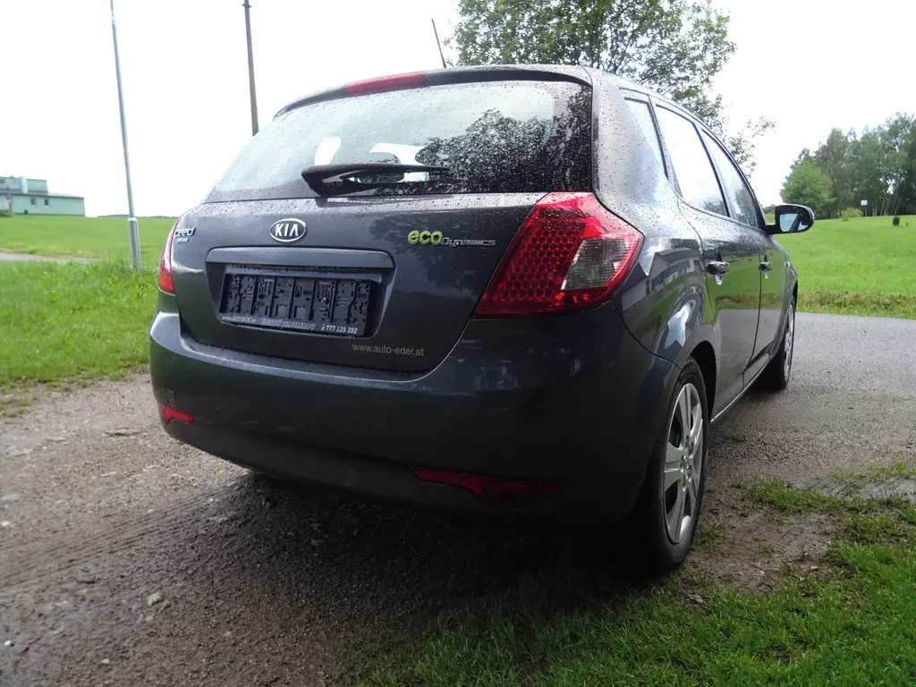 Kia Cee´d 1.4 CVVT 66kW 1x maj. 2x kola, klima - fotka 2
