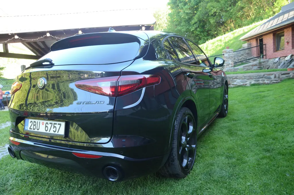 Alfa Romeo Stelvio Veloce 2.0 GME 280k 2021 - fotka 4