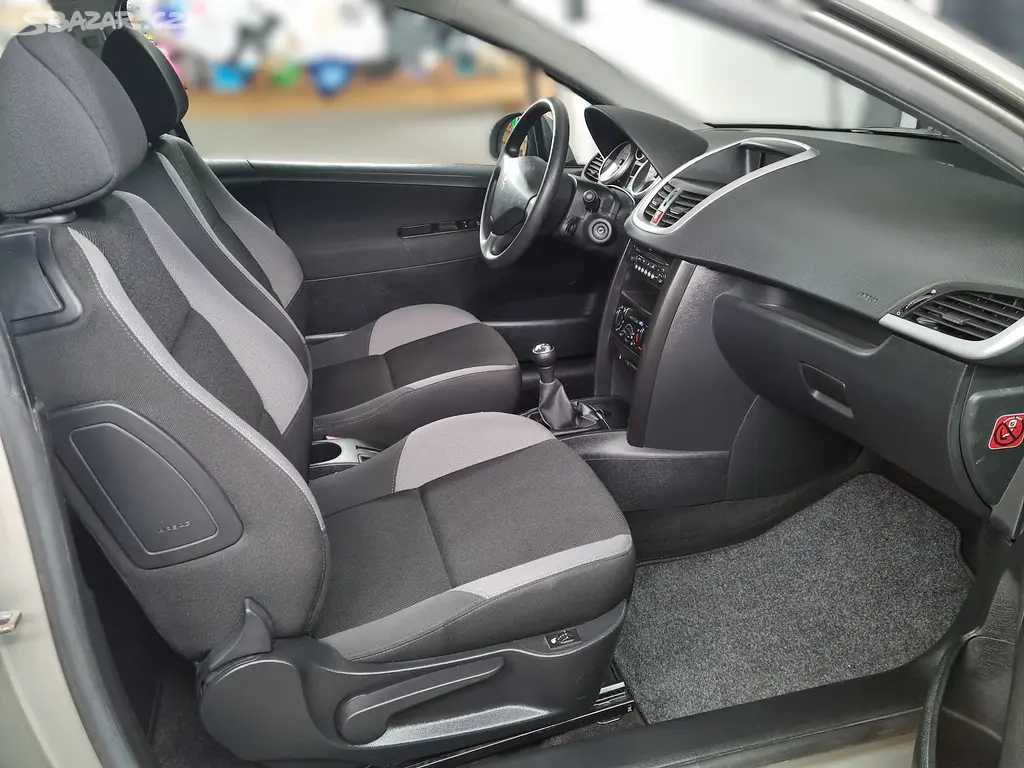 Peugeot 207 1,4 70kW Trendy *klima, výhřev sedadel - fotka 5