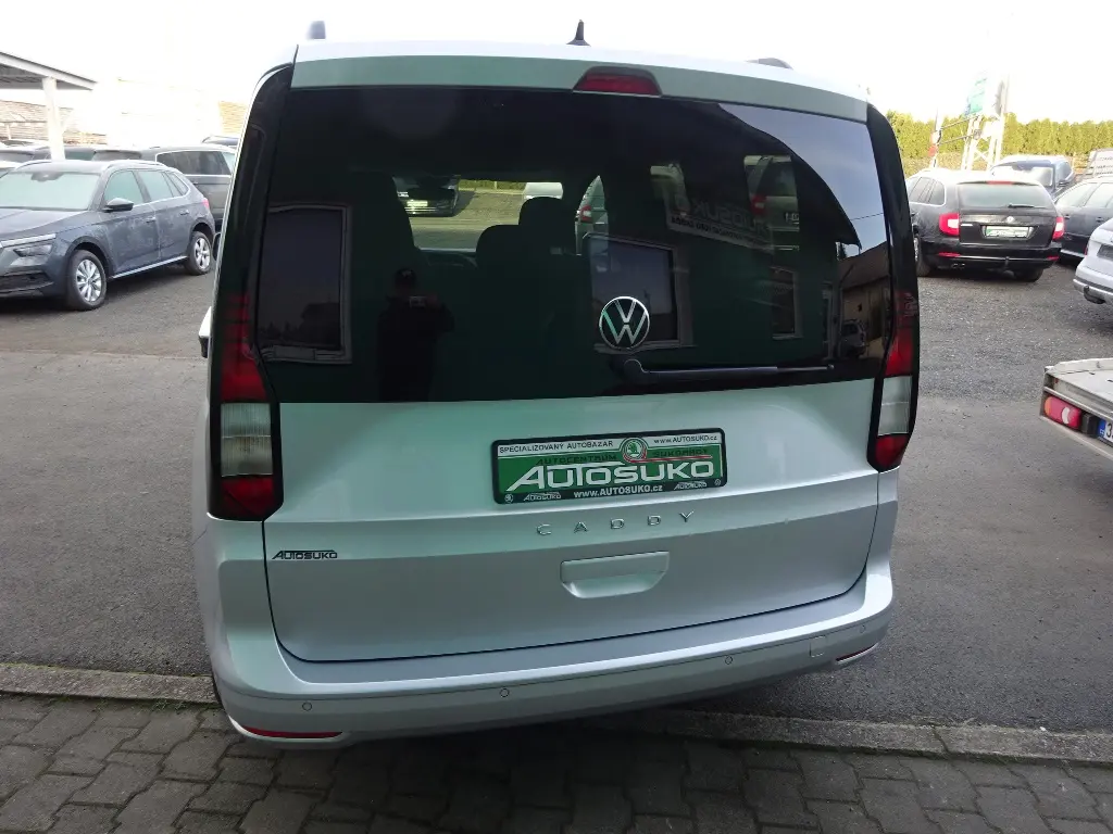 VW CADDY V Life 2,0TDI 90kW-2021-1.Maj.-Serviska - fotka 5