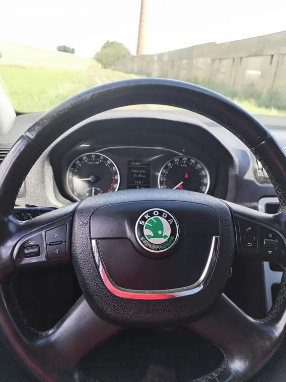 Prodám Škodu Octavii 1,6 TDI combi - fotka 3