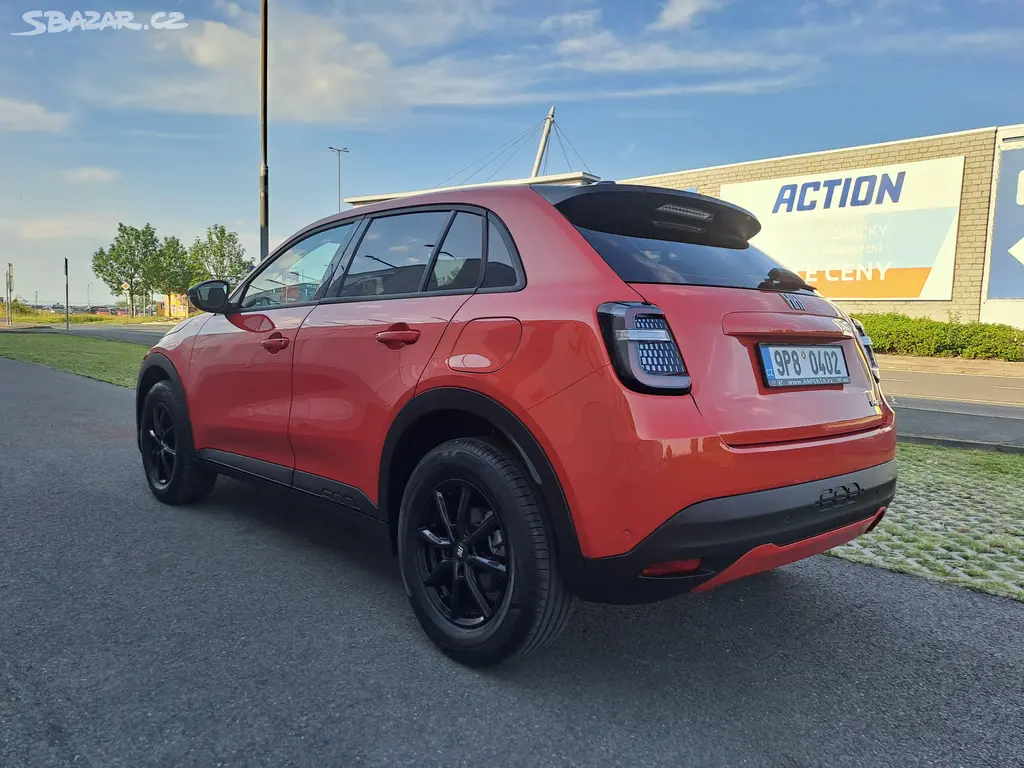 Fiat 600, 1.2T HYBRID STAV NOVÉHO+KOLA!! - fotka 5