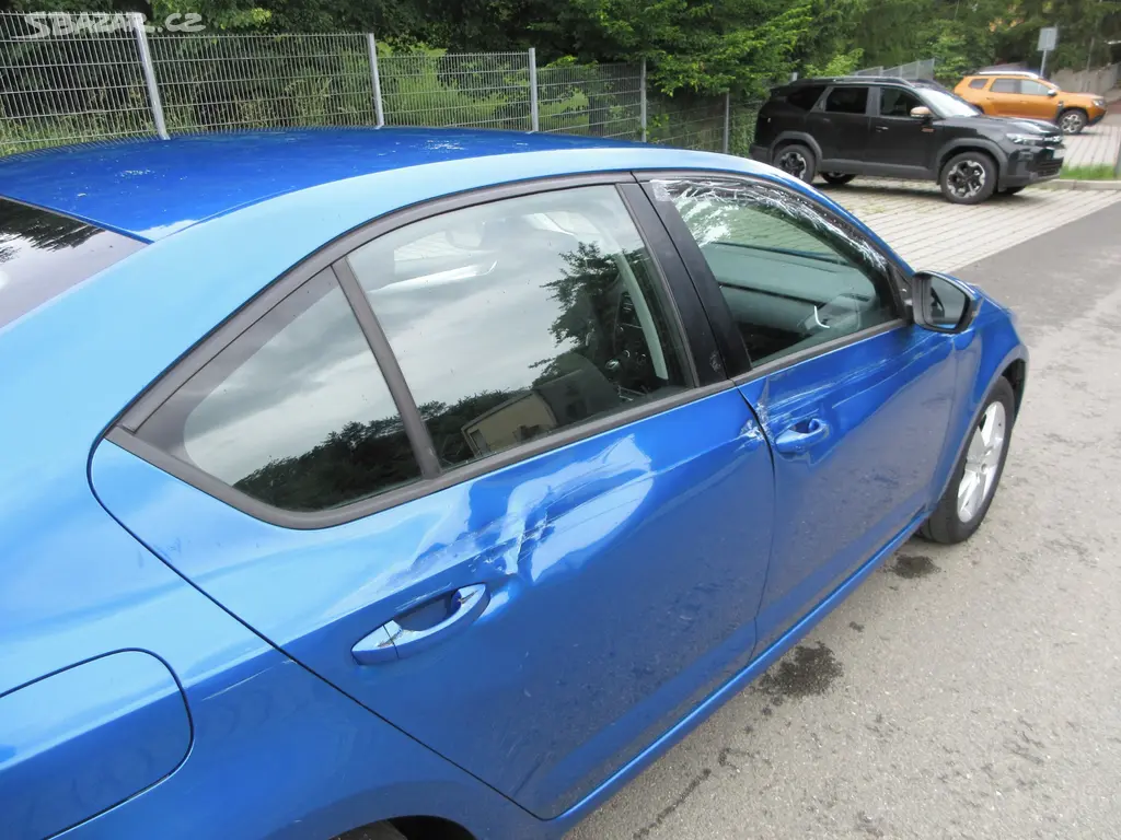 Škoda Octavia 1.6TDi 85 Kw,Dualklima,Poškozený bok - fotka 5