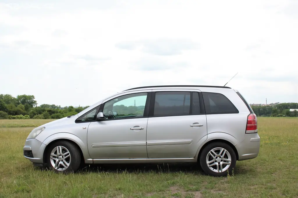 Opel Zafira 1,8 16V+LPG, 103kW r.v.2007 - fotka 4