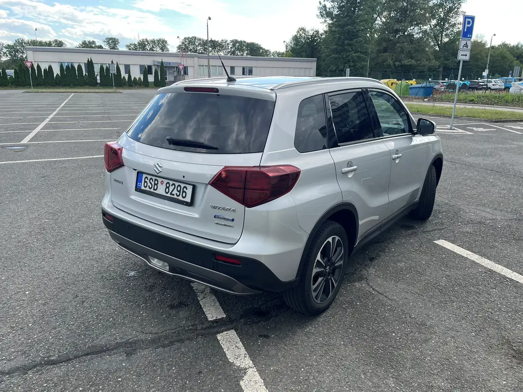 Suzuki Vitara 4x4 Panorama 54 tis. km 2022 - fotka 5