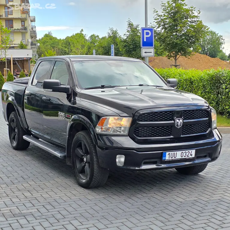 Dodge RAM 1500 Laramie Crew Cab 4x4 (2018) - fotka 5