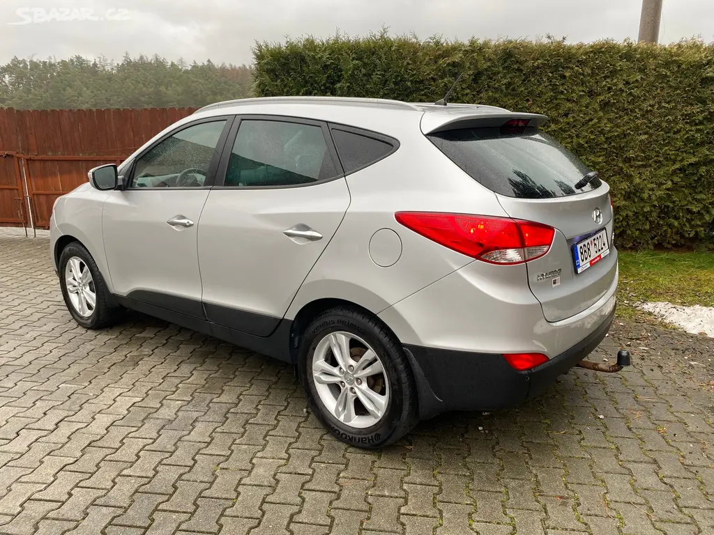 Hyundai ix35 1,7 CRDI Trikolor STYLE|Tažné/Výhřevy - fotka 3