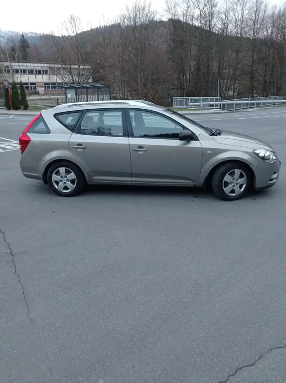 Ceed - Kia Cee´d, 1.6 CRDi - fotka 4
