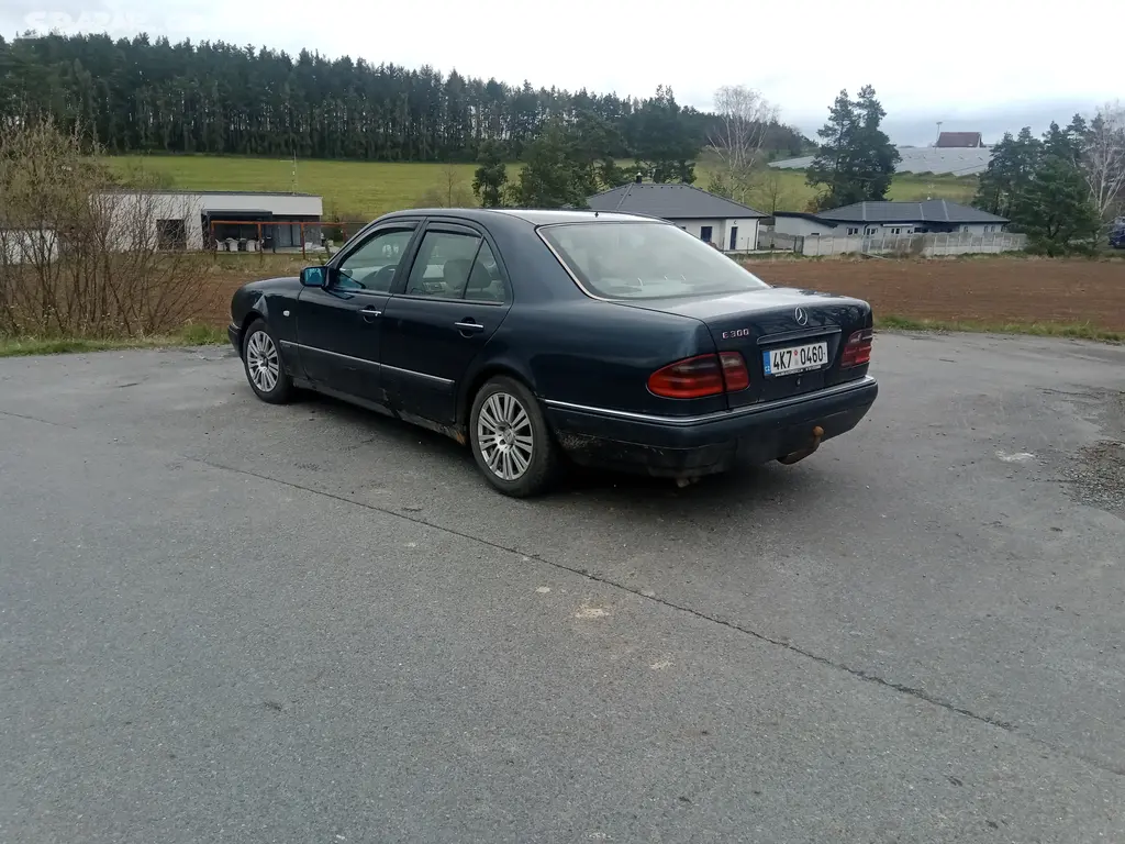 Prodám Mercedes Benz W210 sedam 300TD 130kW om606 - fotka 2