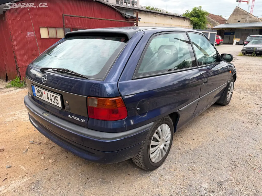 Opel Astra 1.6i AUTOMAT - fotka 2