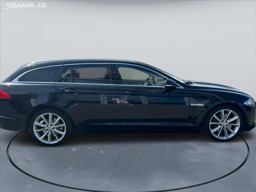 Jaguar XF, 3,0 D V6 Sportbrake 202kw - fotka 4