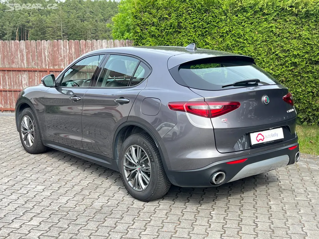Alfa Romeo Stelvio 2,2 JtDm Q4 EXECUTIVE - fotka 3
