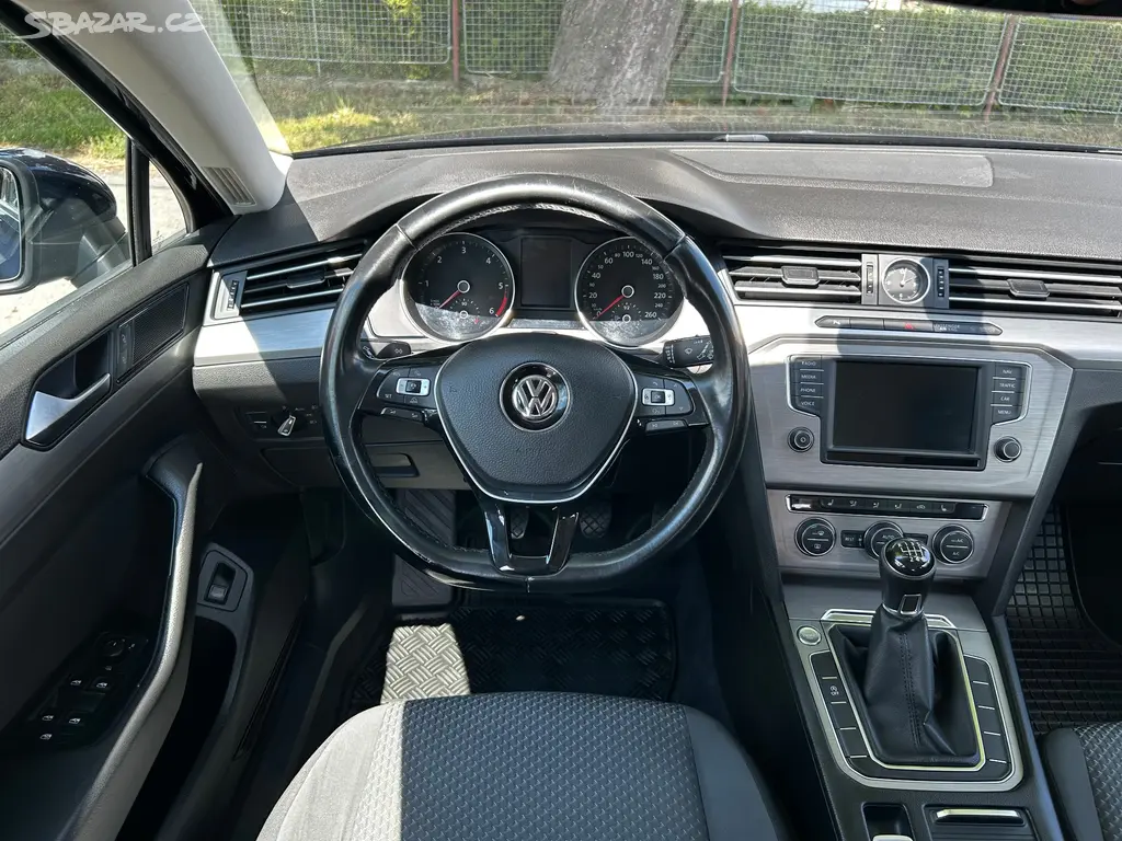 Volkswagen Passat 1,6 TDi Navi, Tažné, Výhřev, ACC - fotka 5
