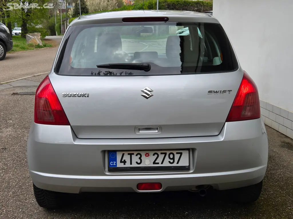 Suzuki Swift, 1.3i Velmi malý nájezd km. - fotka 5