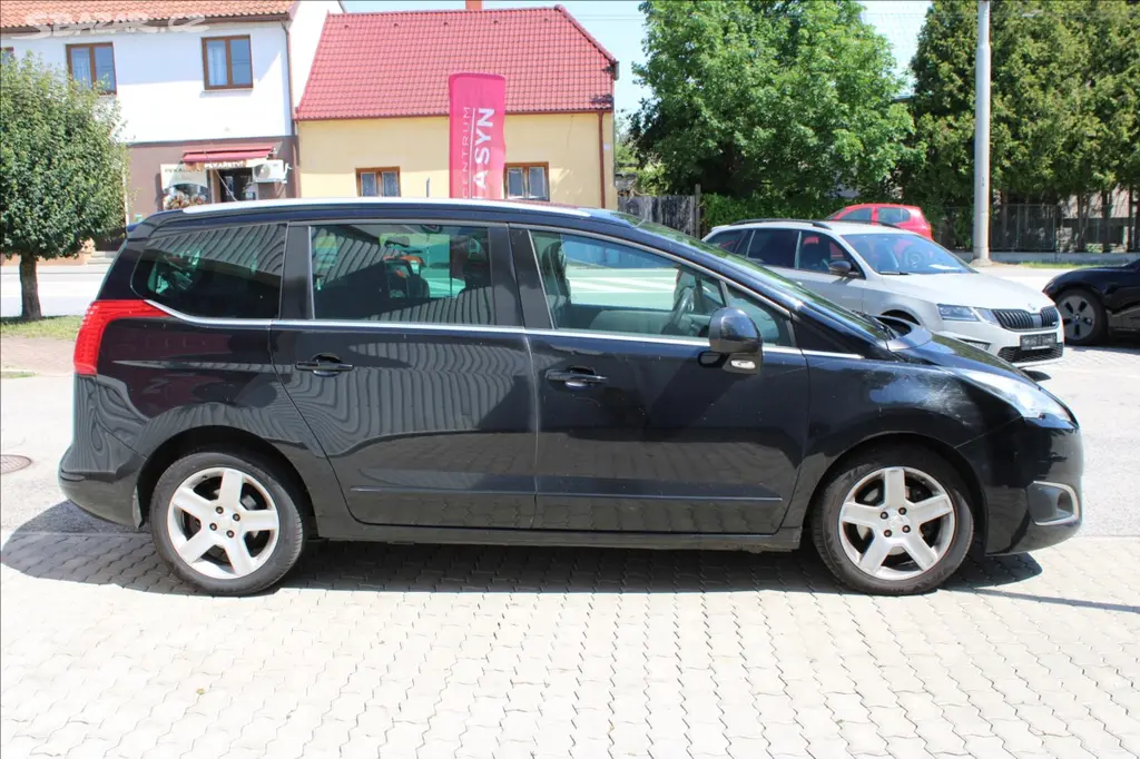 Peugeot 5008, 2,0 HDI 120kW 7 míst - fotka 3