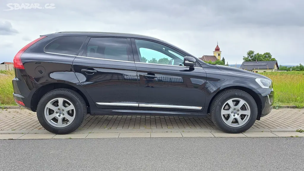 VOLVO XC60 2.4 D4 133kW AWD, MANUÁL výbava SUMMUM - fotka 4