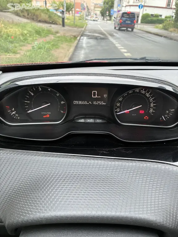 Peugeot 208 Signature 1.2 PureTech, 2019 - fotka 3