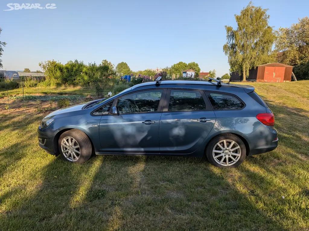 Prodám Opel Astra ST J 1.7cdti 81kw r.v.2013 - fotka 3