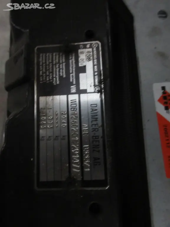 MERCEDES W 126 2,5 - fotka 6