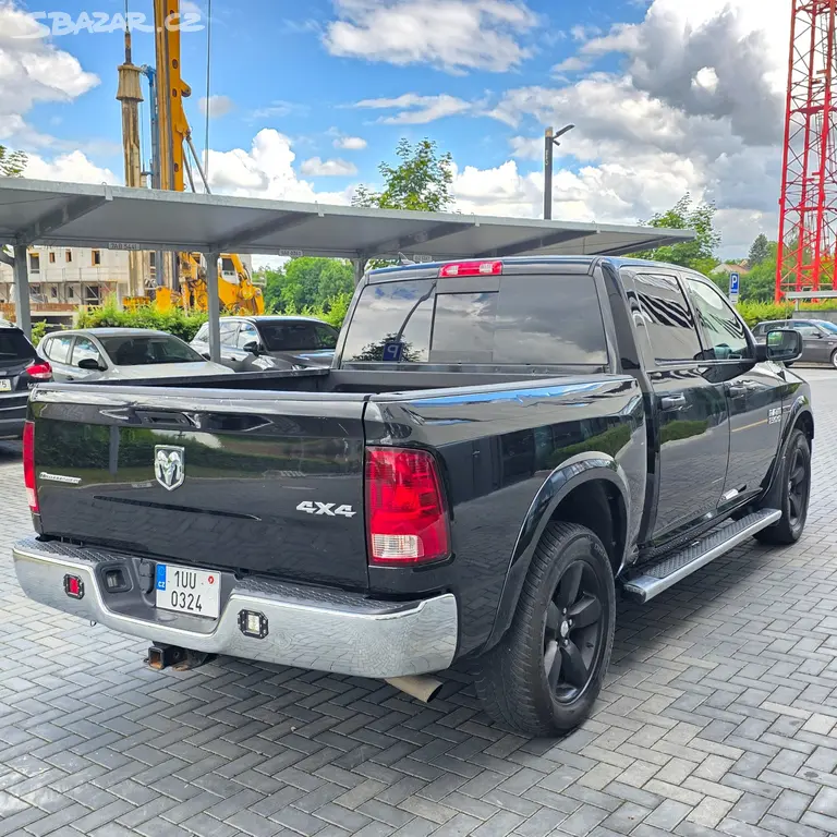Dodge RAM 1500 Laramie Crew Cab 4x4 (2018) - fotka 4