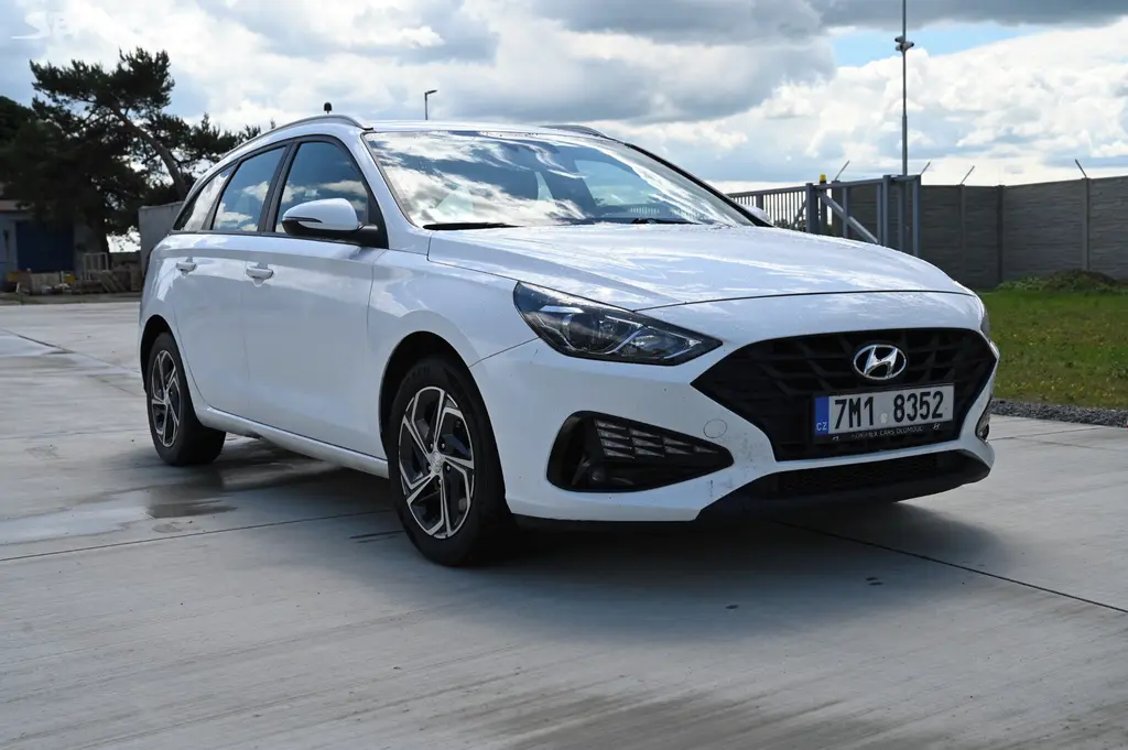Hyndai i30 1,5 benzín, 1.MAJITEL - fotka 2