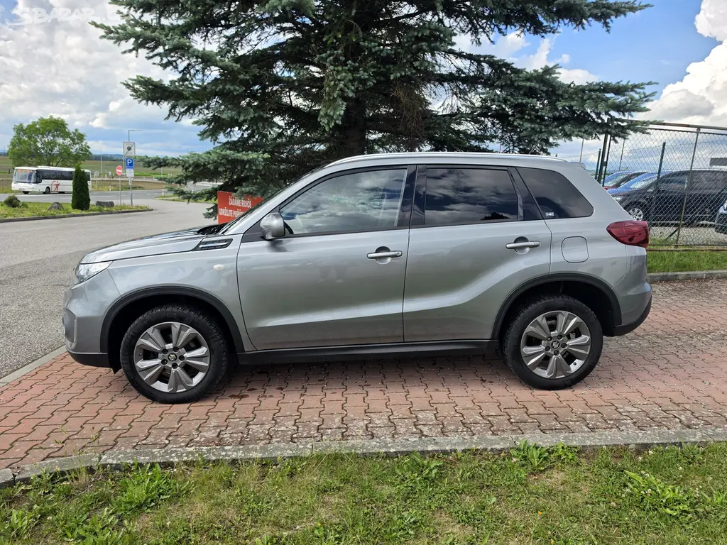 Suzuki Vitara 1.4 Hybrid-4x2-1.MAJ.-TAŽNÉ-NEHAVARO - fotka 3