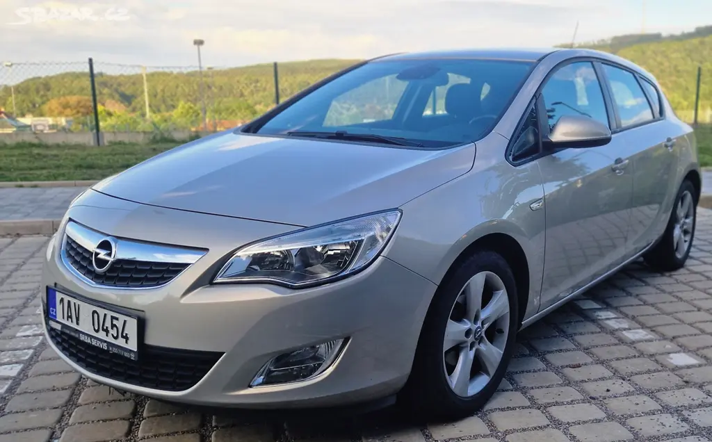 OPEL ASTRA 1,6i-1.MAJITELKA, PO ROZVODECH,NOVÁ STK