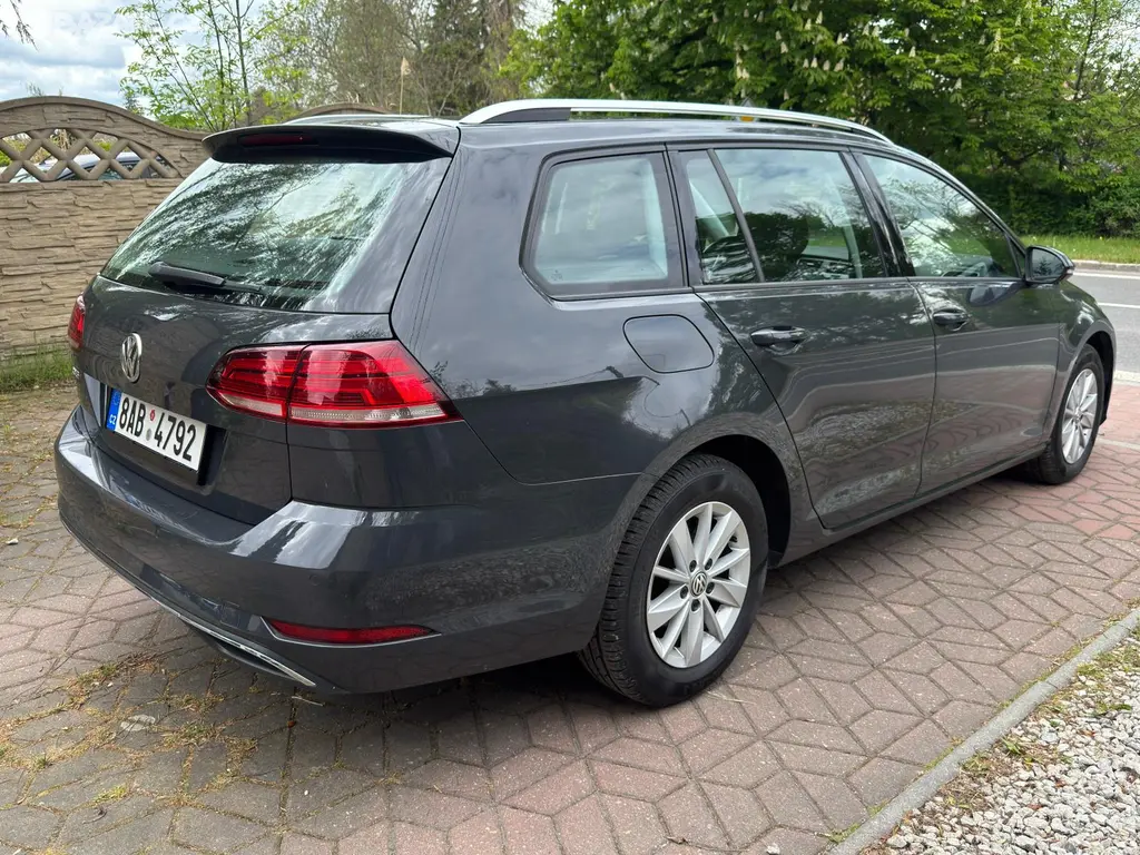 Volkswagen Golf 1.6TDi 1.MAJITEL ČR DPH - fotka 6