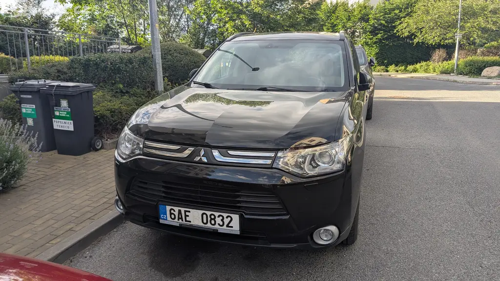 Mitsubishi Outlander 4x4 diesel 2,2,manuál, 7míst - fotka 3