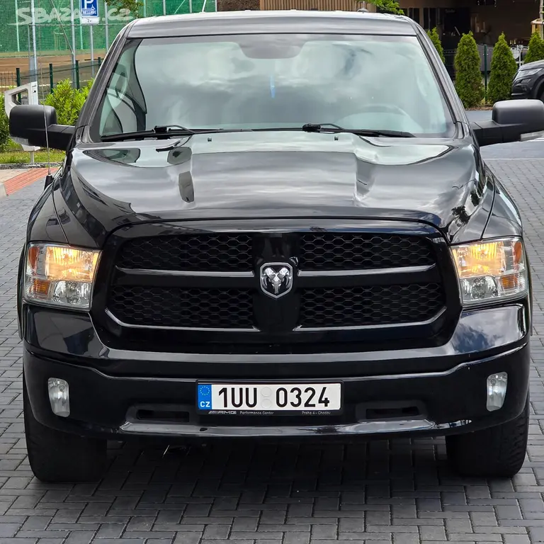 Dodge RAM 1500 Laramie Crew Cab 4x4 (2018) - fotka 3