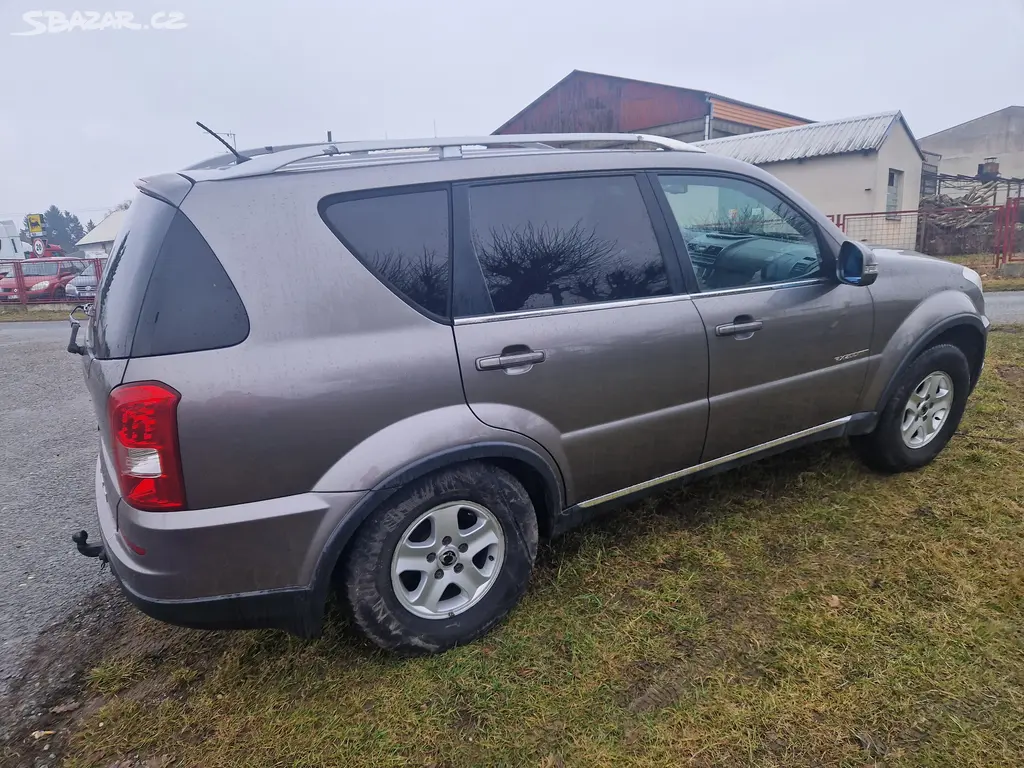 SsangYong Rexton III 2.0 XDi - 4x4 REDUKCE 7 míst - fotka 3