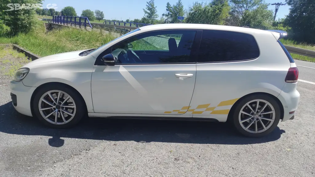 VW Golf GTI 2,0 TSi - fotka 3