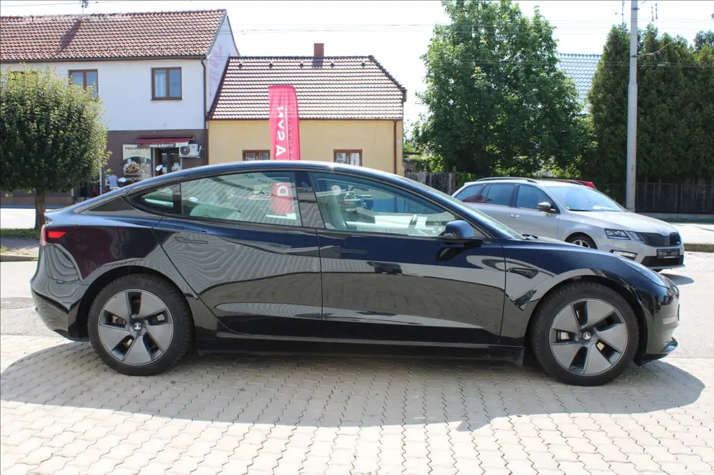 Tesla Model 3, Long Range - fotka 3